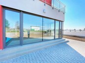 Nádherný nový být 3+kk 76m2 se zahrádkou 632m2, parkovacím stáním a garáží 2025, cena 9240000 CZK / objekt, nabízí 