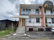 Dlouhodobý pronájem bytu 4+1 + 3x lodžie + suterén (celkem 197m2) + parcela 435m2, Veltrusy, ul. Jiráskova, cena 24000 CZK / objekt / měsíc, nabízí 
