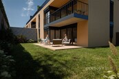 Atypický byt 2+kk s velkorysou zahradou v novostavbě - Radlík, Jílové u Prahy, cena 11497000 CZK / objekt, nabízí 