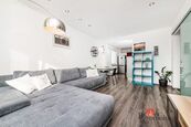 byt 2+1 (53 m) se 3 lodžiemi a panoramatickým výhledem, cena 6400000 CZK / objekt, nabízí 