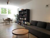 Rekonstruovaný mezonet 3+1, lze jako 4+kk 86 m2, 30 min od centra Prahy, 10 min k pláži u Berounky, cena 9200000 CZK / objekt, nabízí 