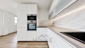 Moderní a světlý byt 3+1 po kompletní rekonstrukci, cena 7580000 CZK / objekt, nabízí 